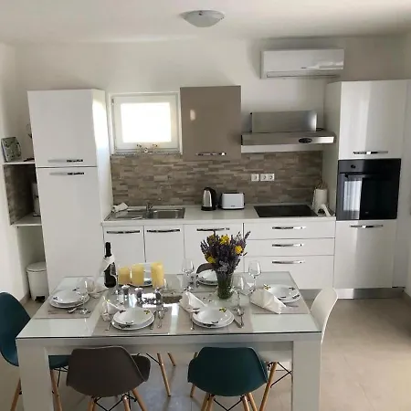 Mir Apartament *